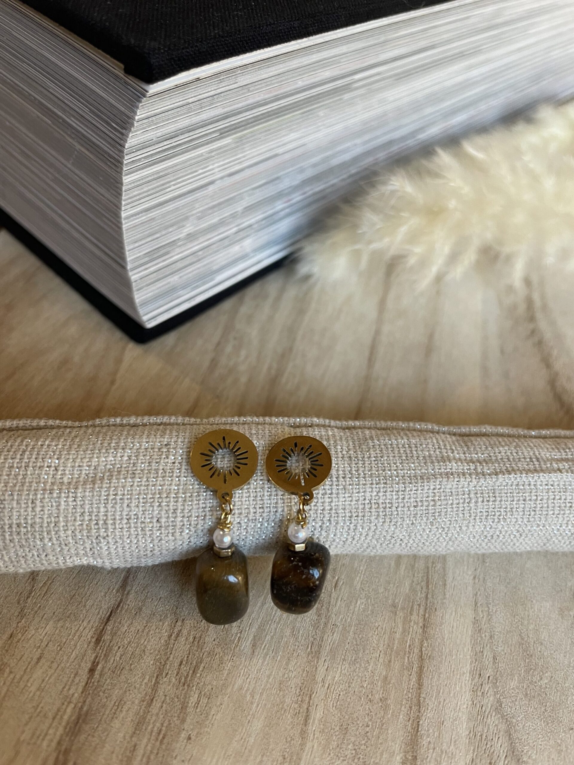 Boucles d&rsquo;oreilles pierre brune en acier inoxydable